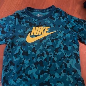 Boys Large Nike T-Shirt. ⭐️Like New Condition⭐️